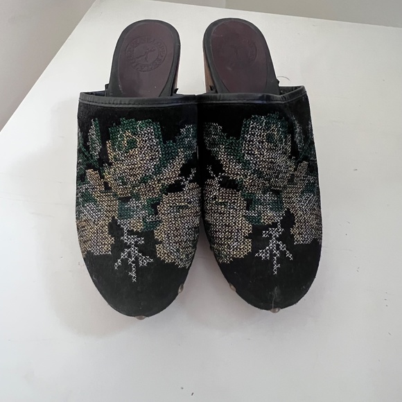 PENELOPE CHILVERS Black Suede Floral Print Mules Sz 38 - Picture 2 of 13